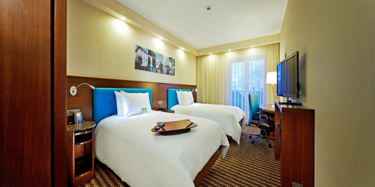 Готель Hampton By Hilton